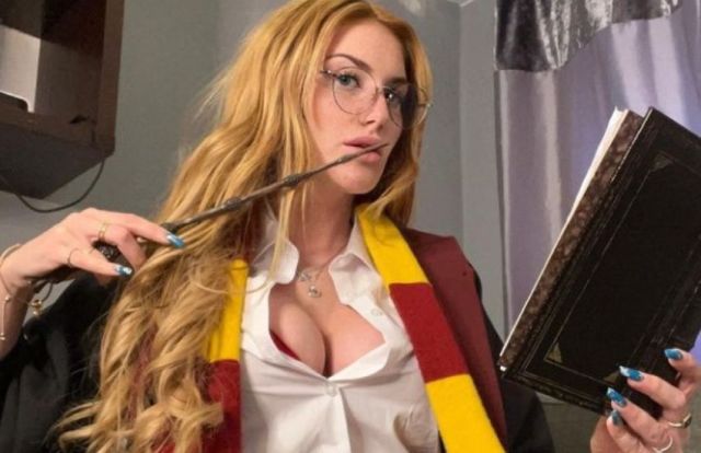 Энни Шарлотт (30 слитых фото звезды Onlyfans в сеть)