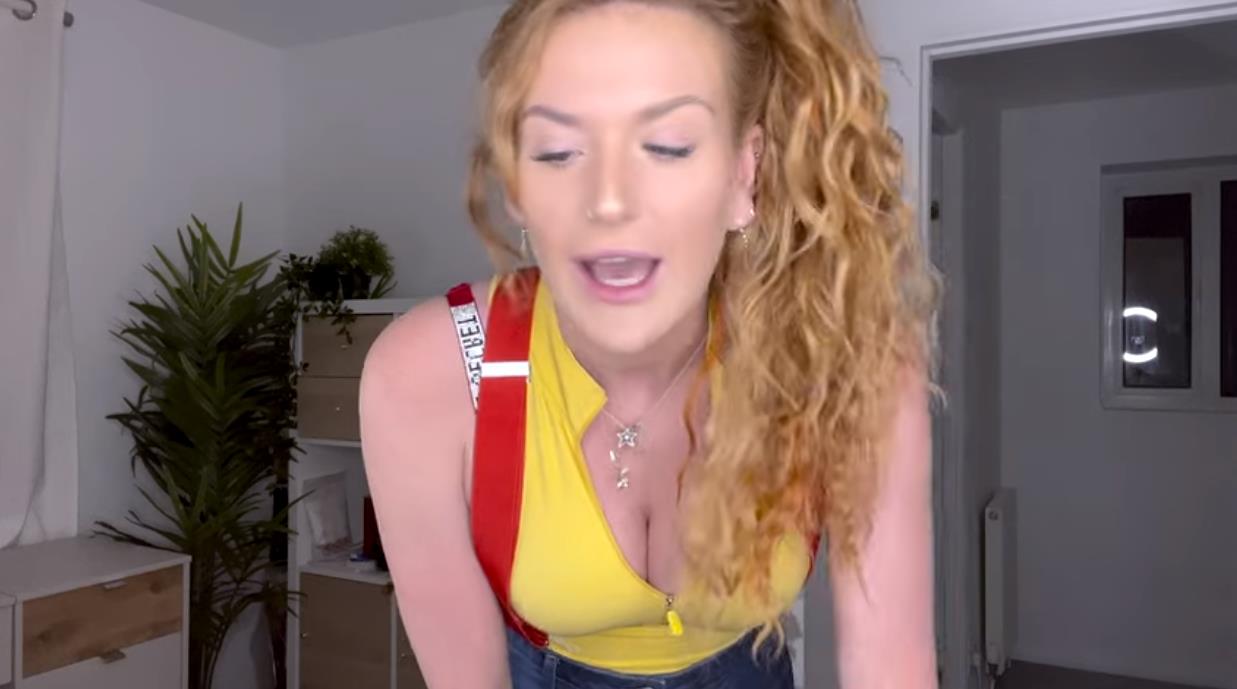 Энни Шарлотт (30 слитых фото звезды Onlyfans в сеть)