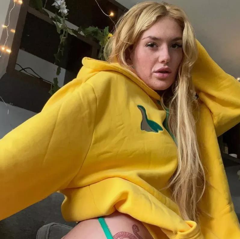 Энни Шарлотт (30 слитых фото звезды Onlyfans в сеть)