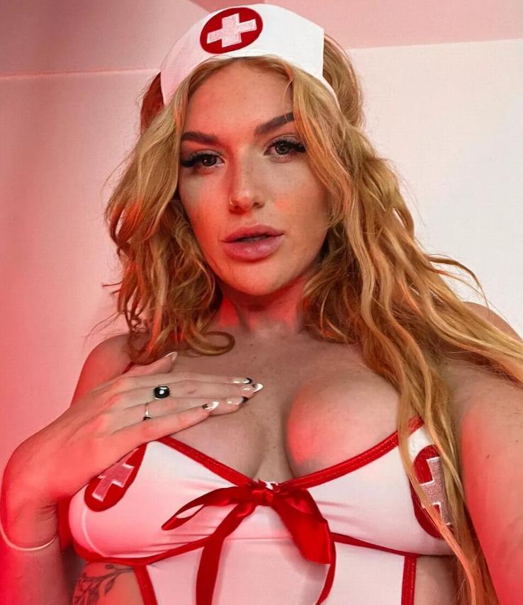 Энни Шарлотт (30 слитых фото звезды Onlyfans в сеть)