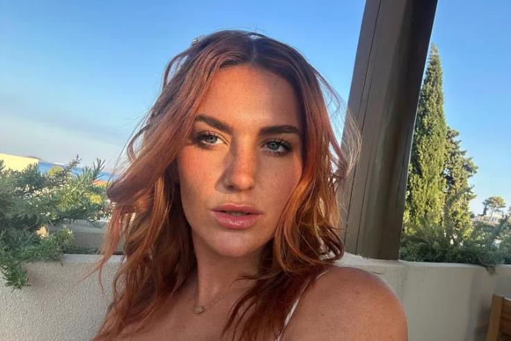 Энни Шарлотт (30 слитых фото звезды Onlyfans в сеть)