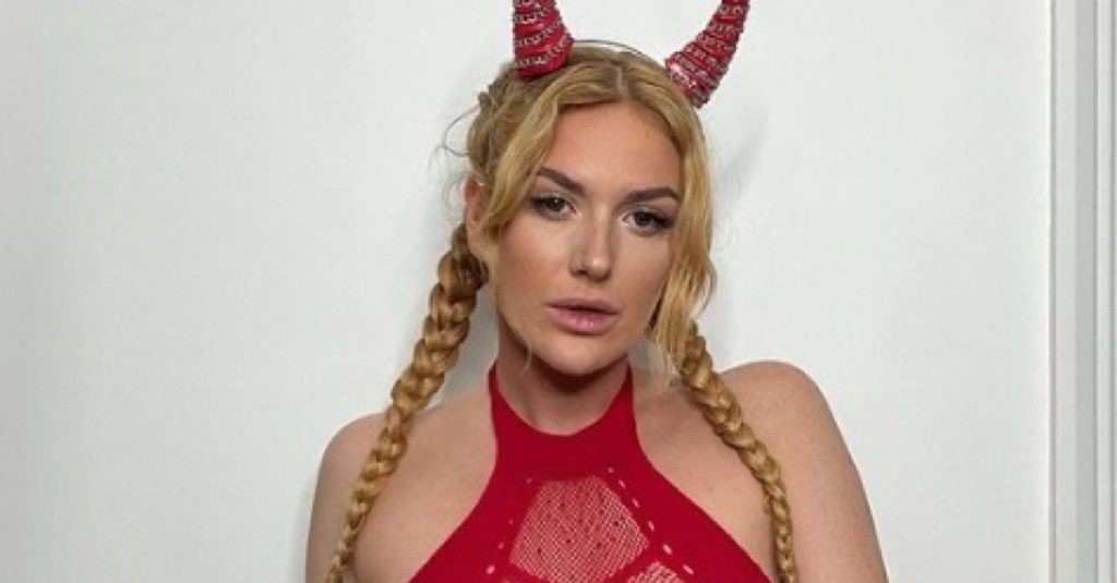 Энни Шарлотт (30 слитых фото звезды Onlyfans в сеть)