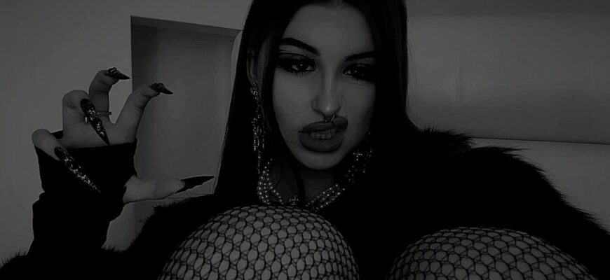 Тиктокерша Госпожа Эвелин (30 фото слитых в сеть)