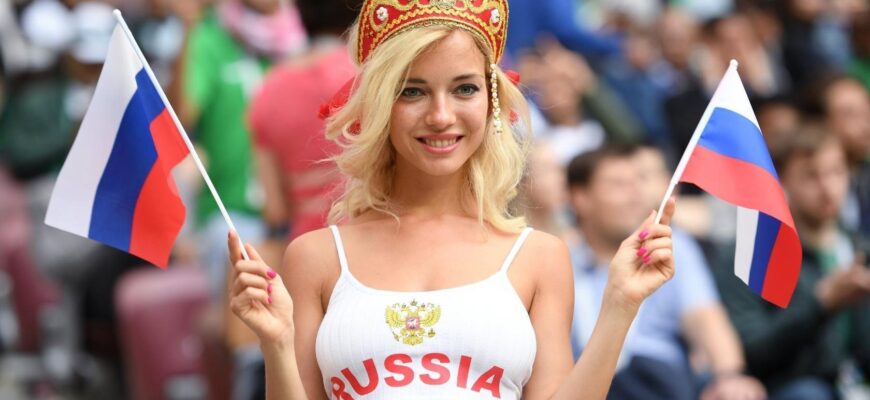 Наталья Немчинова (Андреева) (35 слитых фото болельщицы сборной РФ по футболу)