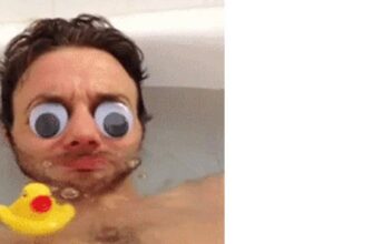 Гифки мужик в ванне с уточками (10 gif картинок)