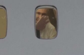 Гифки Путин машет рукой на прощание Ким Чен Ыну