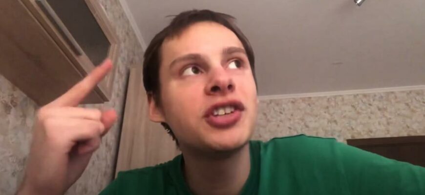 Блоггер "Максим 2003" (25 фото из ТГ слитых в сеть)