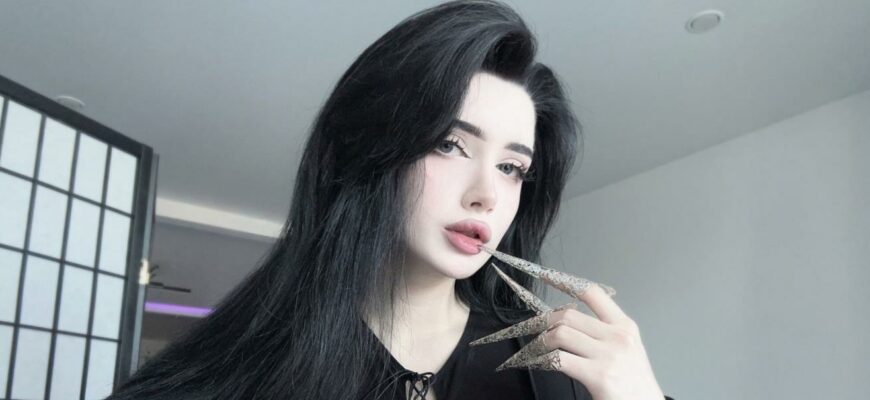 Готическая стримерша Морфилина (30 фото morphilina слитых в сеть)