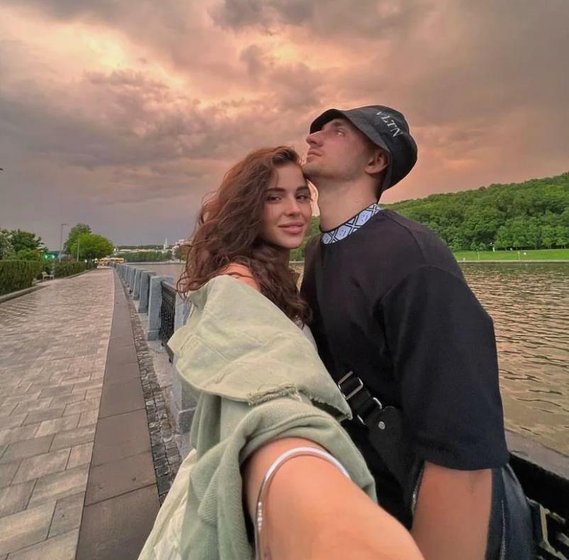 Адель Вейгель и Литвин расстались (30 фото пары слитых в сеть)