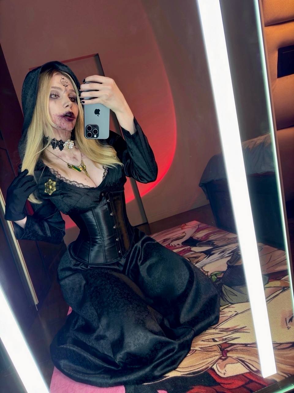 Свежее косплей селфи 2024 года от MaryBaby в кровавом костюме чёрной вдовы.