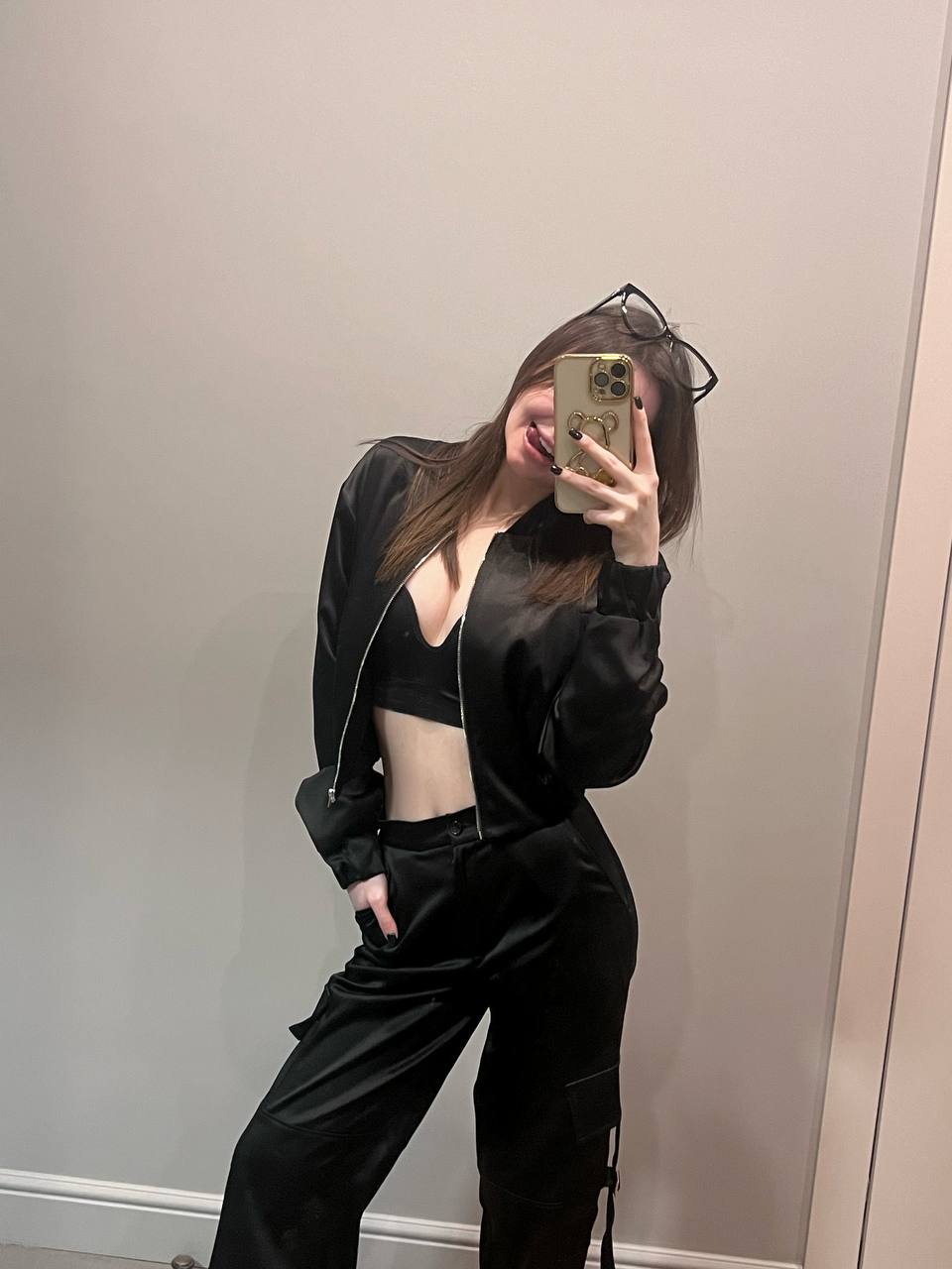 Ещё одно откровенное селфи Turboxgirl в чёрном лифчике. Ещё одно откровенное селфи Turboxgirl в чёрном лифчике.