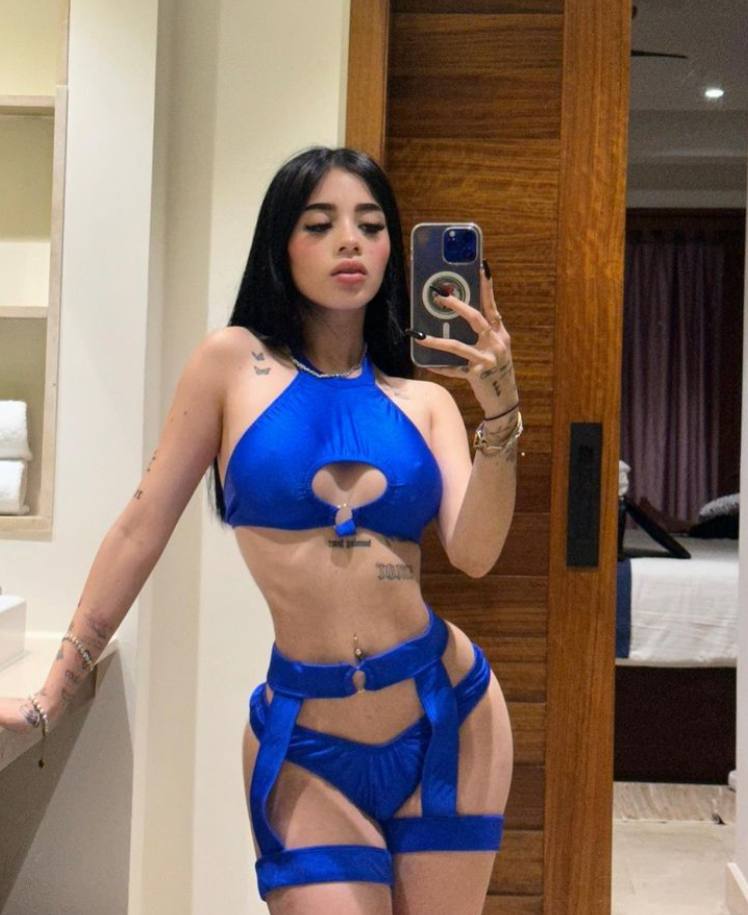 Соблазнительное селфи Katteyes в синем нижнем белье. Соблазнительное селфи Katteyes в синем нижнем белье.