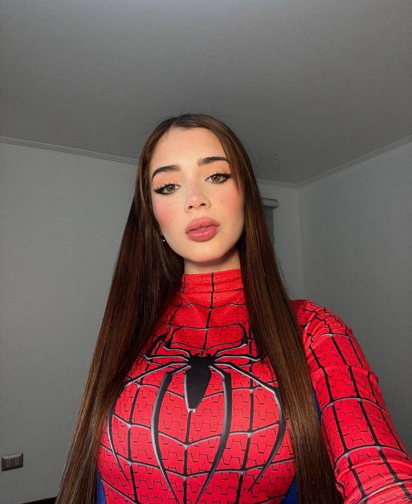 А тут Katteyes сделала косплей фото в костюме человека паука, как у популярной Софи Рейн. А тут Katteyes сделала косплей фото в костюме человека паука, как у популярной Софи Рейн.