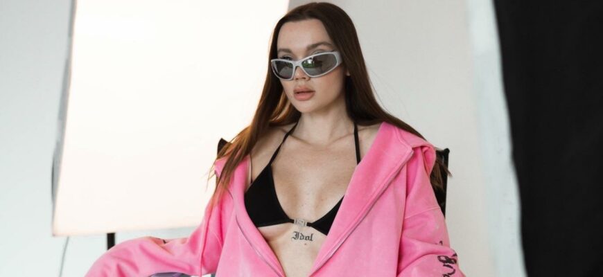 Блогер и певица Vlada Koko (30 слитых в сеть фото)