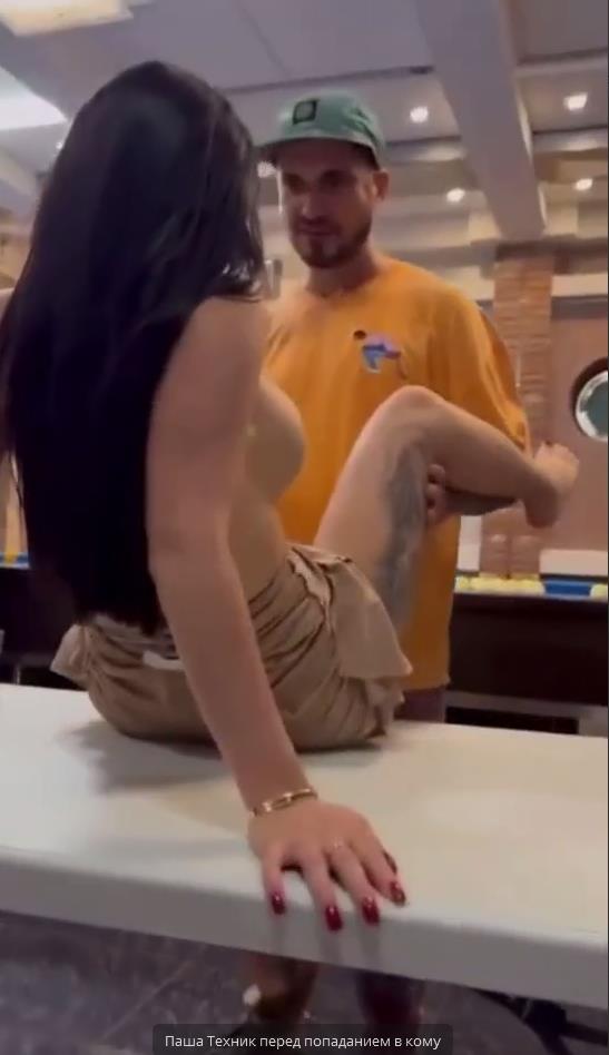 Скриншот из слитого в сеть интимного видео Паши Техника в Тайланде. Скриншот из слитого в сеть интимного видео Паши Техника в Тайланде.