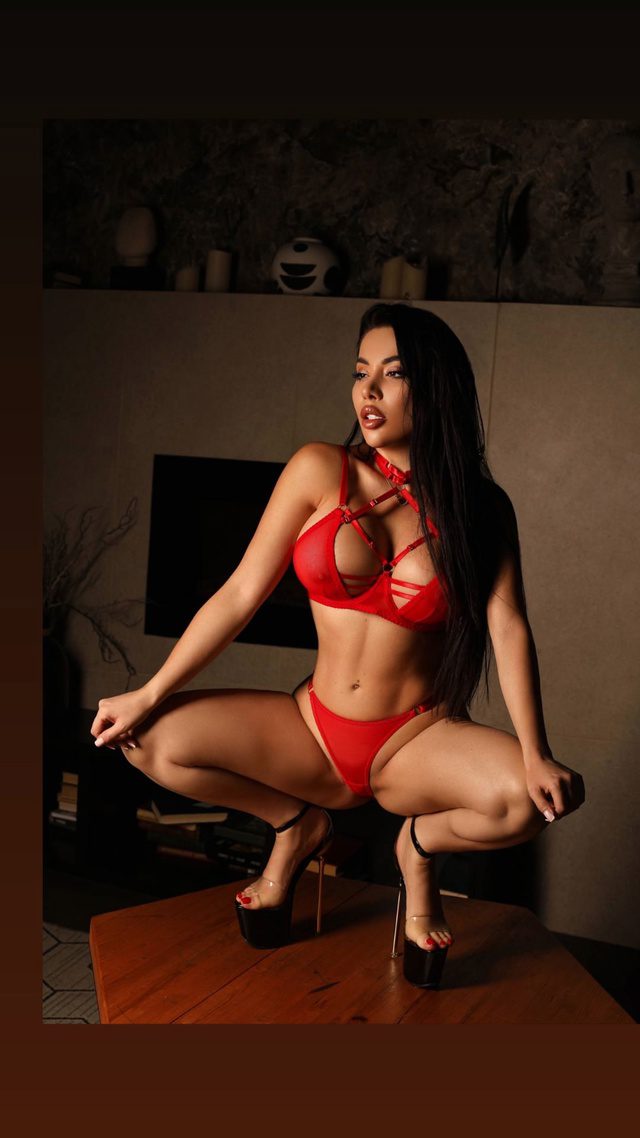 Ещё один откровенный снимок спутницы Паши Техника в Тайланде. Ещё один откровенный снимок спутницы Паши Техника в Тайланде.