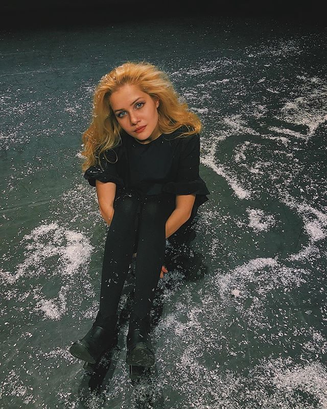 Алина Воскресенская из "Универ. Молодые!" (25 фото слитых в сеть)