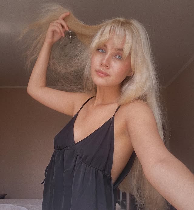 Алина Воскресенская из "Универ. Молодые!" (25 фото слитых в сеть)