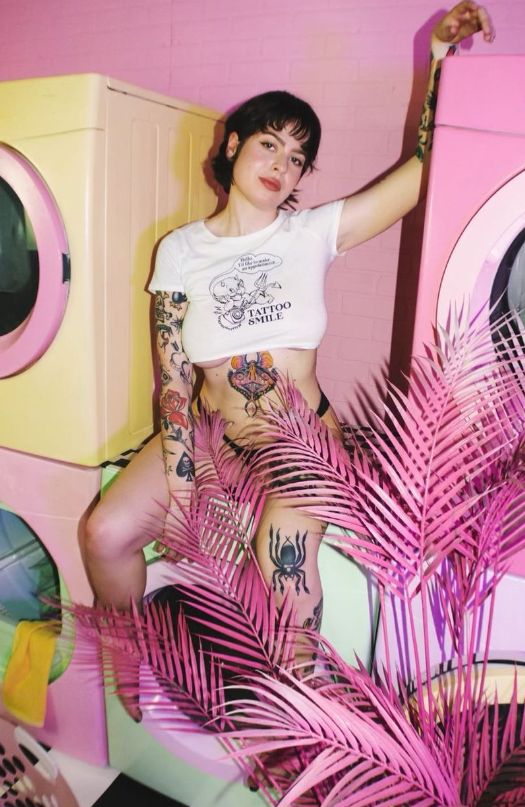 Домашний кадр в чёрных трусах. Домашний кадр в чёрных трусах.