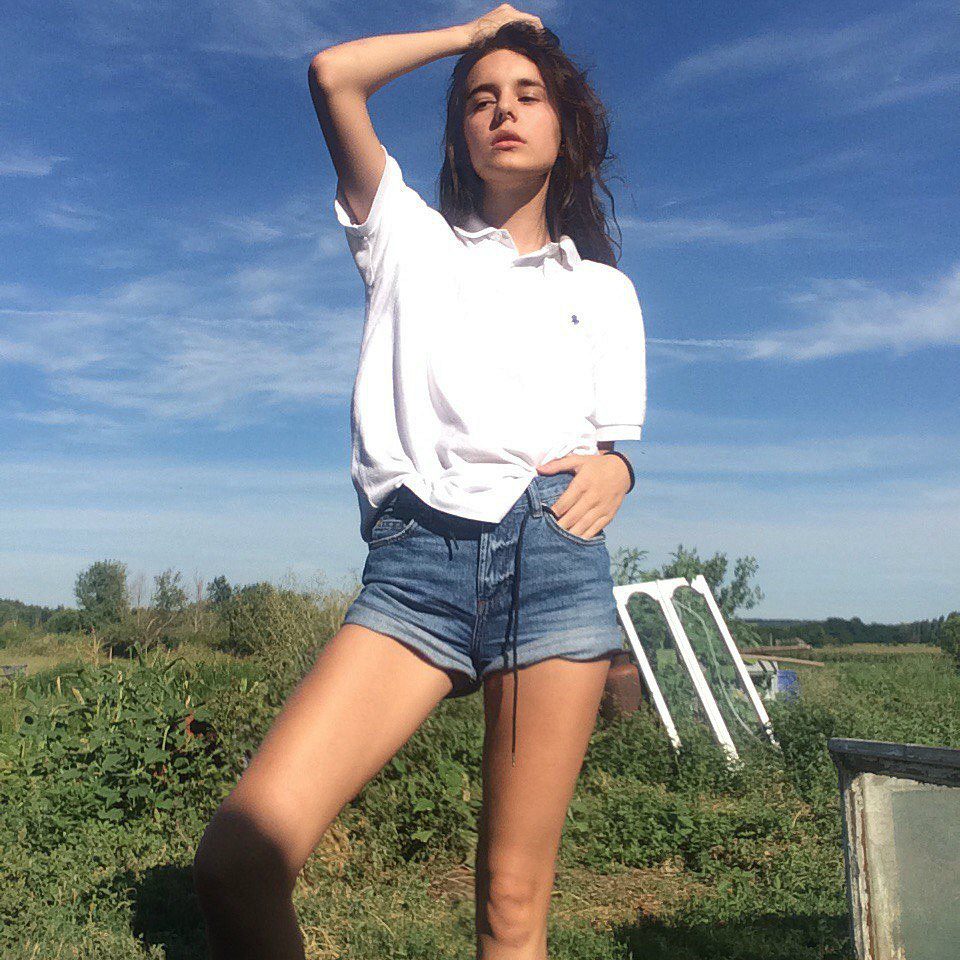 Старое фото Лефтер с голыми на голыми в мини шортах. Старое фото Лефтер с голыми на голыми в мини шортах.