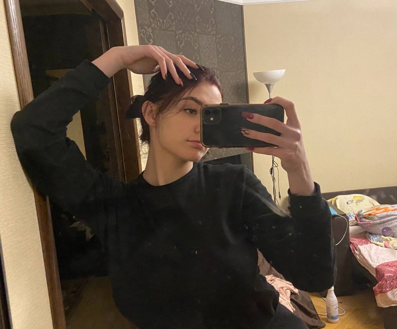 Домашнее селфи в бардаке.